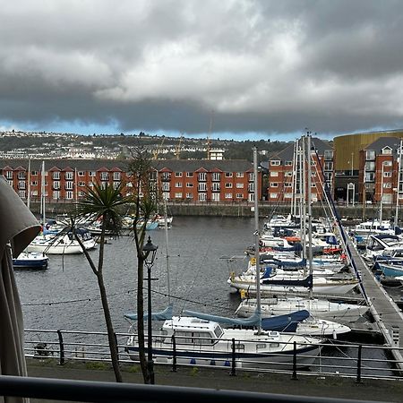 Water Front Apt Walk To The Beach & City Centre Swansea Bagian luar foto