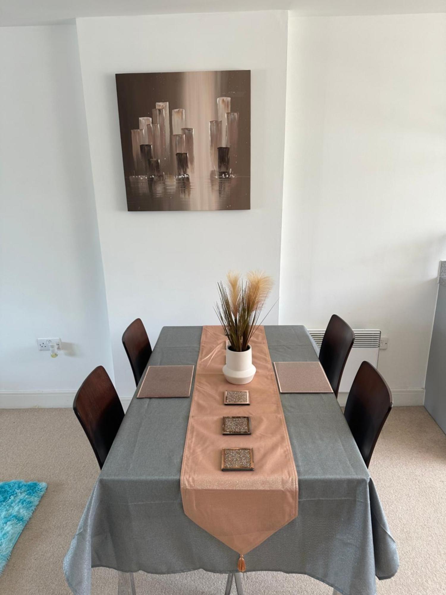 Water Front Apt Walk To The Beach & City Centre Swansea Bagian luar foto