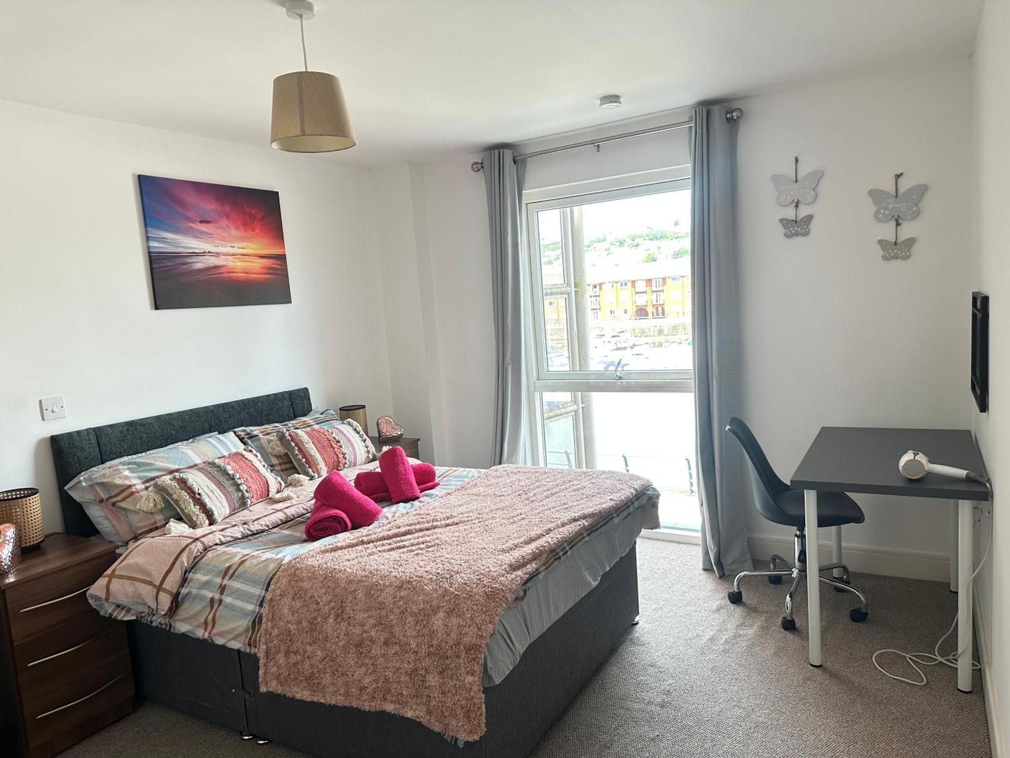 Water Front Apt Walk To The Beach & City Centre Swansea Bagian luar foto