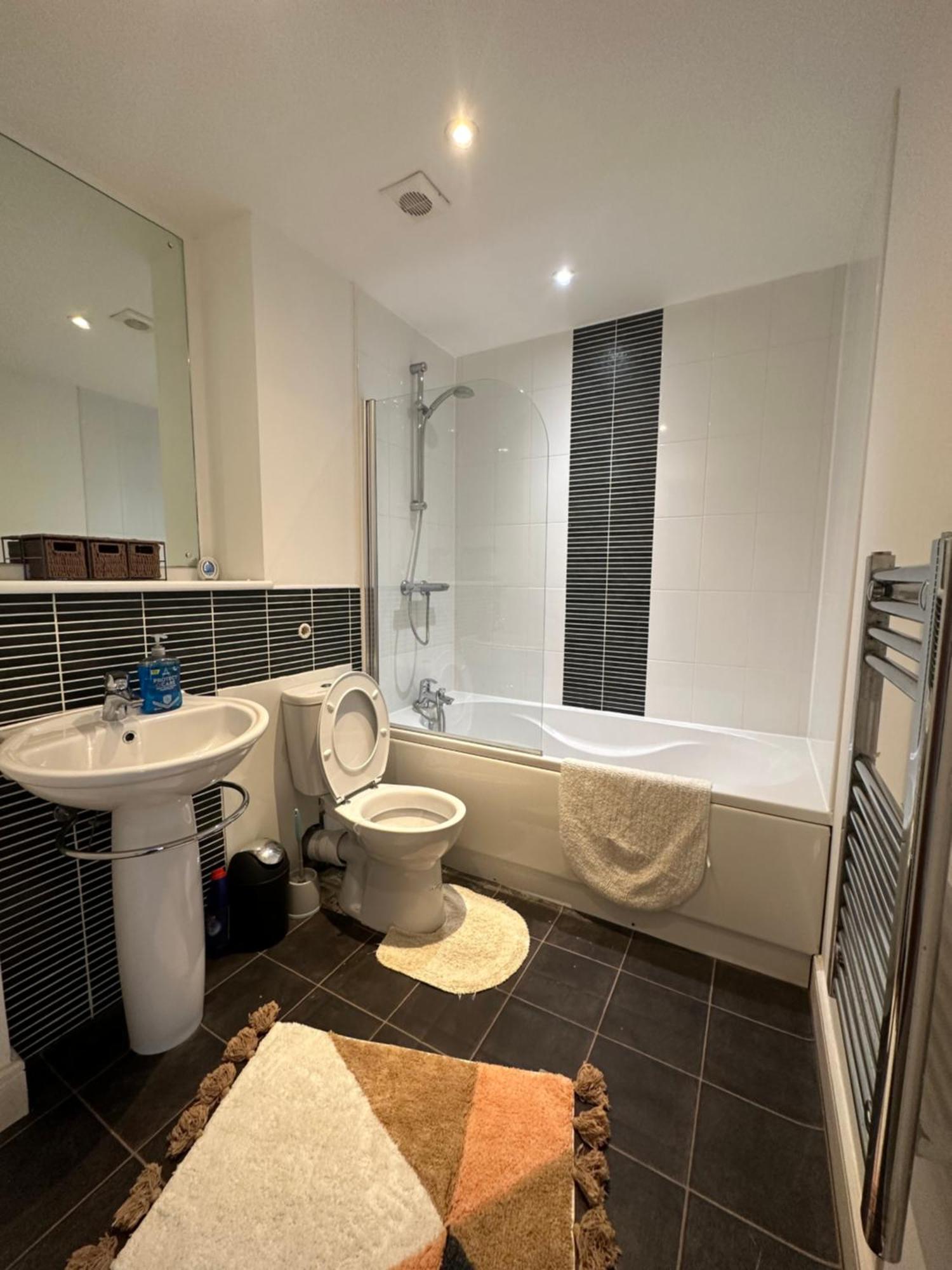 Water Front Apt Walk To The Beach & City Centre Swansea Bagian luar foto