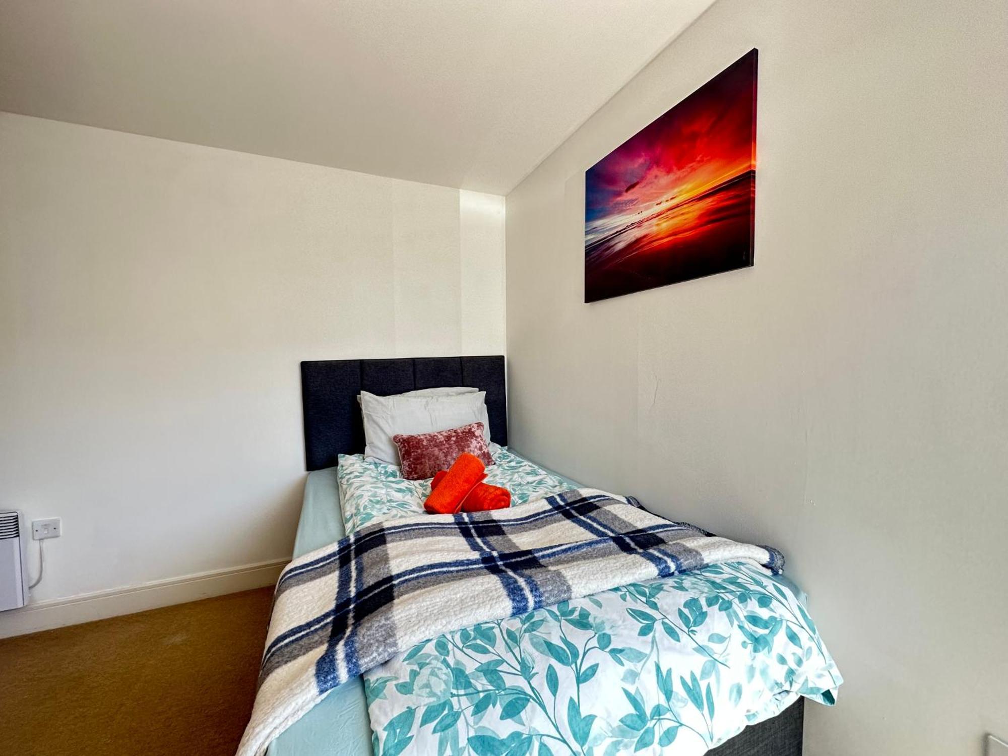 Water Front Apt Walk To The Beach & City Centre Swansea Bagian luar foto