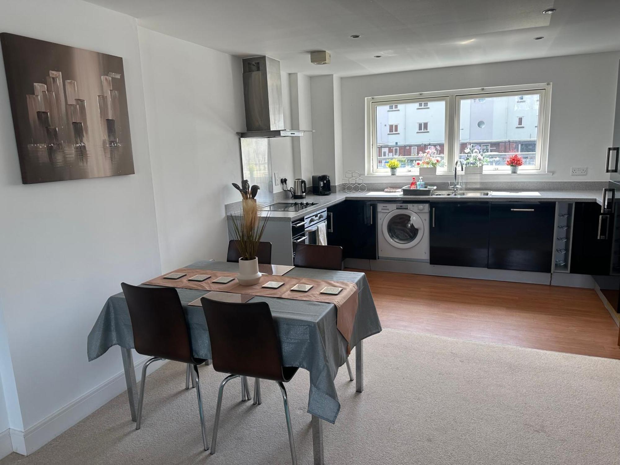 Water Front Apt Walk To The Beach & City Centre Swansea Bagian luar foto